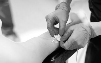 ¿Qué recomendación seguir respecto al espacio que ocupa un catéter en la luz venosa?